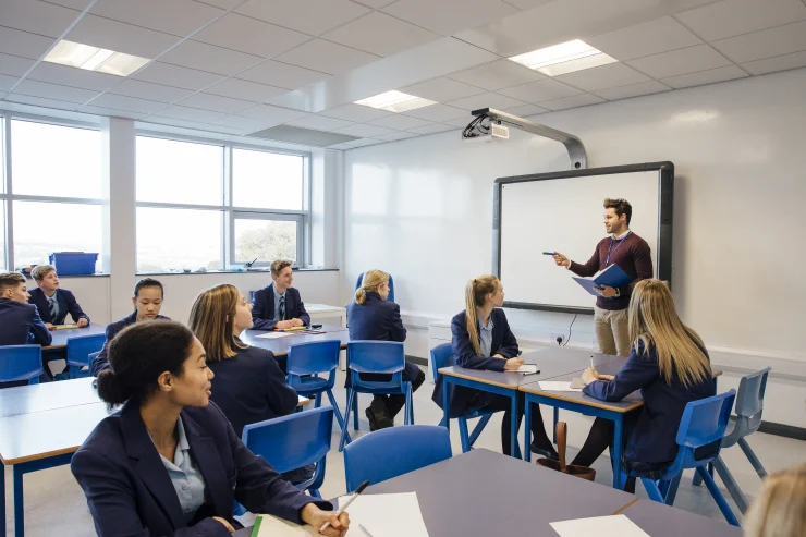 A teacher exemplifying one of the 10 essential classroom management skills as her class is focused and organised.