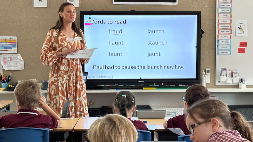 A teacher exemplifying one of the 10 essential classroom management skills as her class is focused and organised.