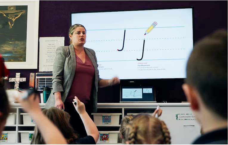 A teacher exemplifying one of the 10 essential classroom management skills as her class is focused and organised.