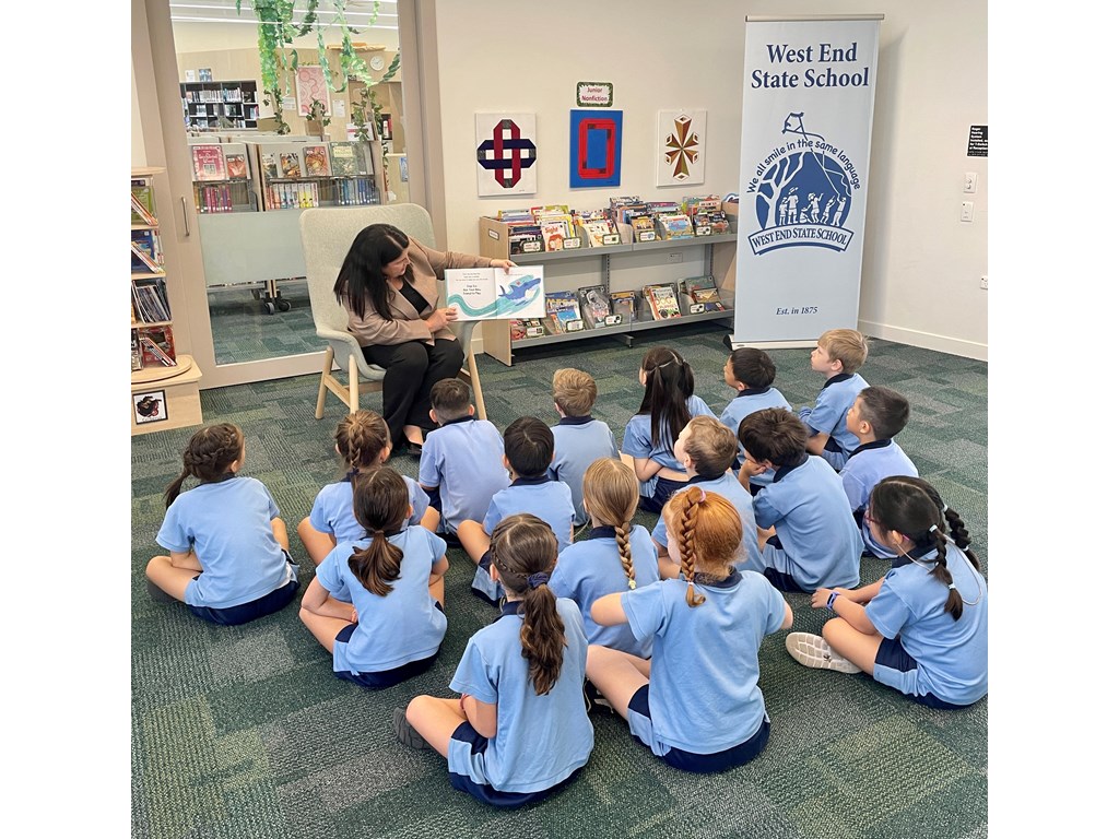 A teacher exemplifying one of the 10 essential classroom management skills as her class is focused and organised.