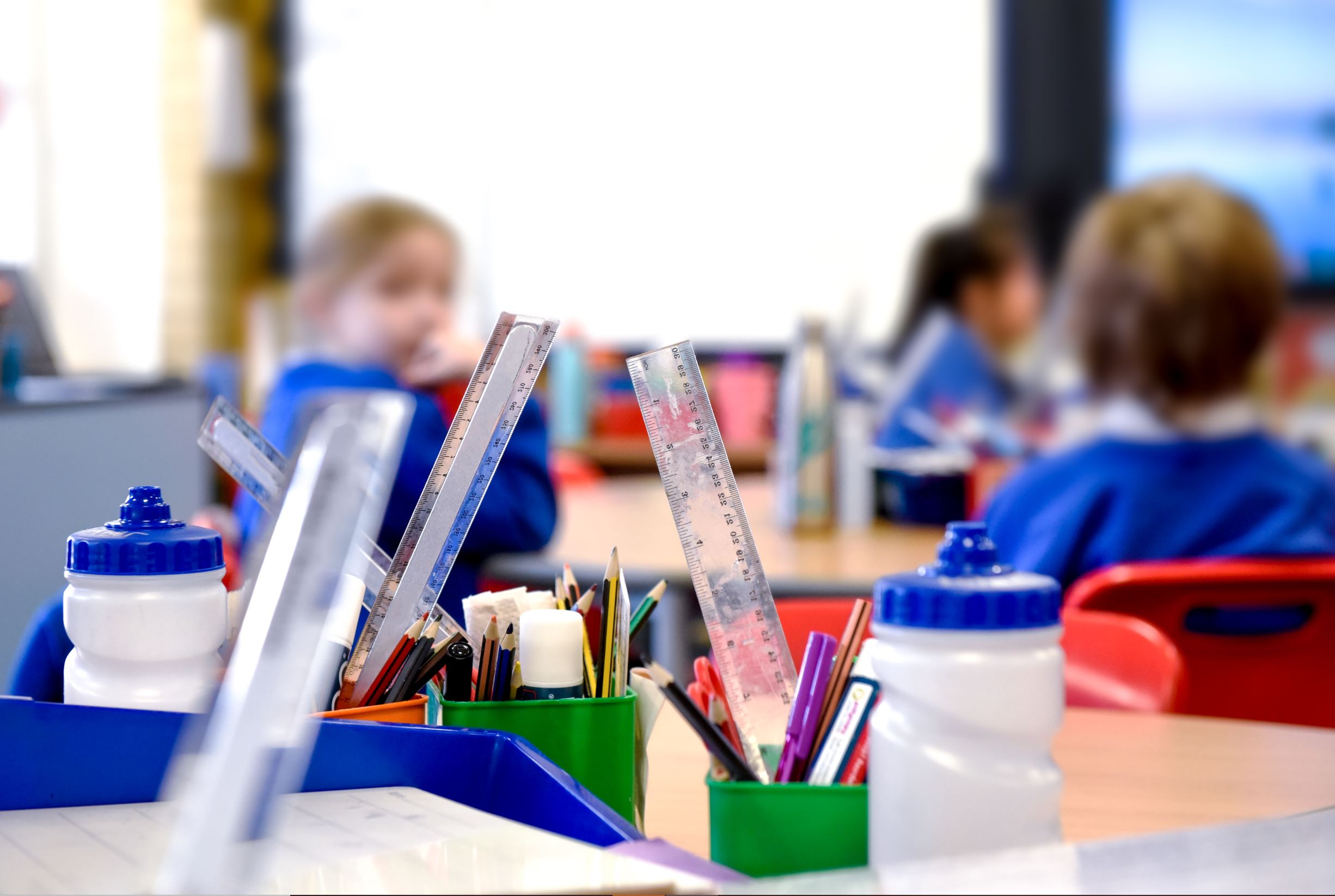 A teacher exemplifying one of the 10 essential classroom management skills as her class is focused and organised.